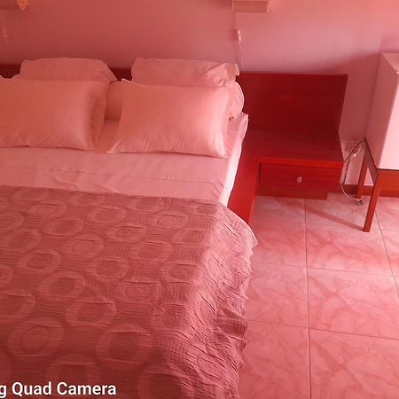 Yria Residencial Bed & Breakfast Porto Novo  Bilik gambar